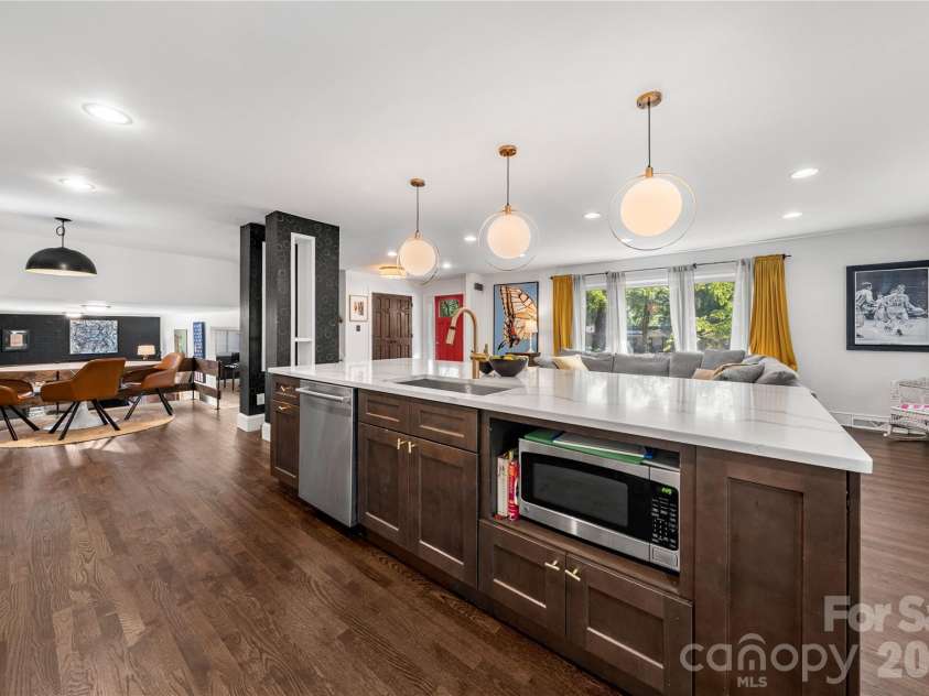1206 Hollow Tree Court, Charlotte, NC 28226.  MLS# CAR4427013, YatesRealty ID 58746. 