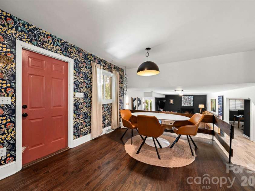 1206 Hollow Tree Court, Charlotte, NC 28226.  MLS# CAR4427013, YatesRealty ID 58746. 