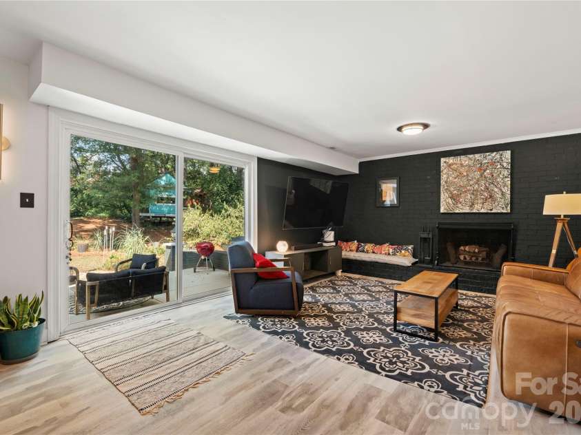 1206 Hollow Tree Court, Charlotte, NC 28226.  MLS# CAR4427013, YatesRealty ID 58746. 