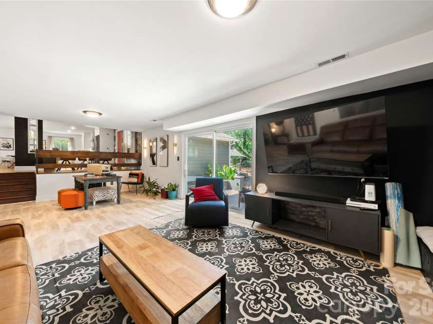 1206 Hollow Tree Court, Charlotte, NC 28226.  MLS# CAR4427013, YatesRealty ID 58746. 