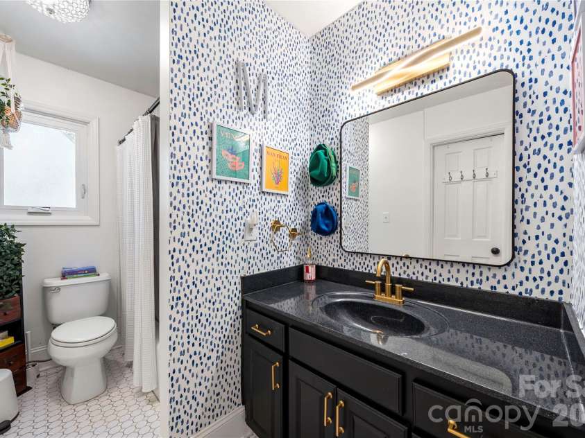 1206 Hollow Tree Court, Charlotte, NC 28226.  MLS# CAR4427013, YatesRealty ID 58746. 