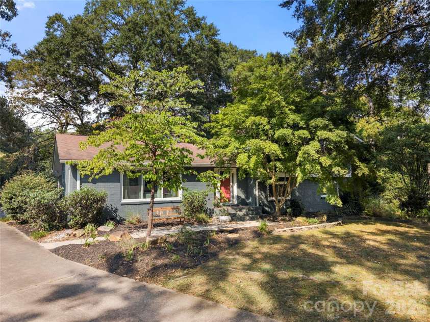 1206 Hollow Tree Court, Charlotte, NC 28226.  MLS# CAR4427013, YatesRealty ID 58746. 