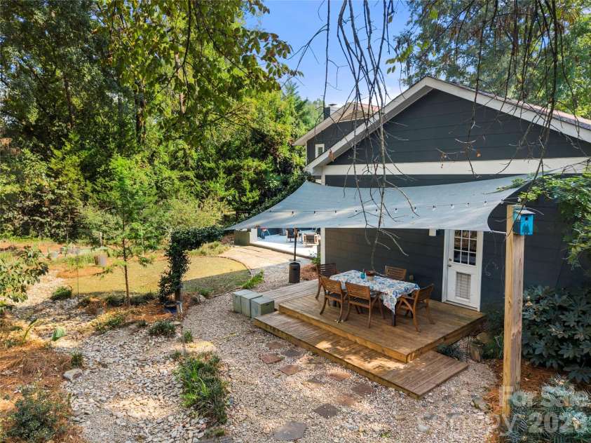 1206 Hollow Tree Court, Charlotte, NC 28226.  MLS# CAR4427013, YatesRealty ID 58746. 