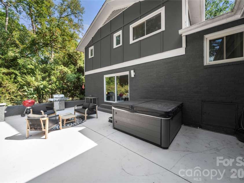 1206 Hollow Tree Court, Charlotte, NC 28226.  MLS# CAR4427013, YatesRealty ID 58746. 