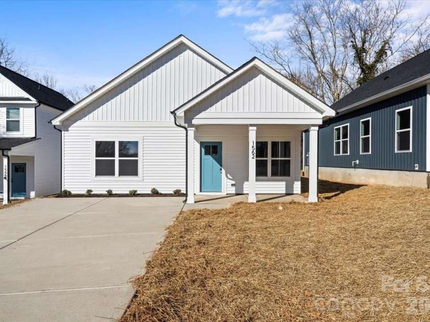 1562 7th Avenue Drive, Hickory, NC 28602.  MLS# CAR4374634, YatesRealty ID 5875. 