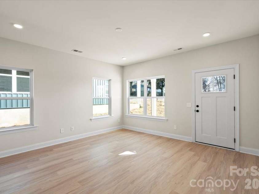 1562 7th Avenue Drive, Hickory, NC 28602.  MLS# CAR4374634, YatesRealty ID 5875. 