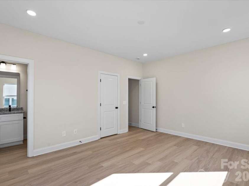 1562 7th Avenue Drive, Hickory, NC 28602.  MLS# CAR4374634, YatesRealty ID 5875. 