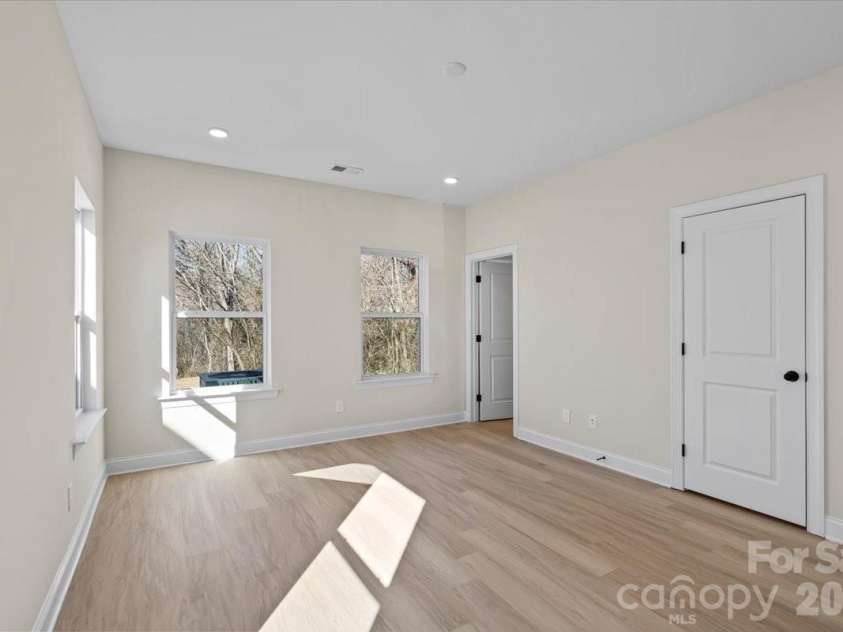 1562 7th Avenue Drive, Hickory, NC 28602.  MLS# CAR4374634, YatesRealty ID 5875. 