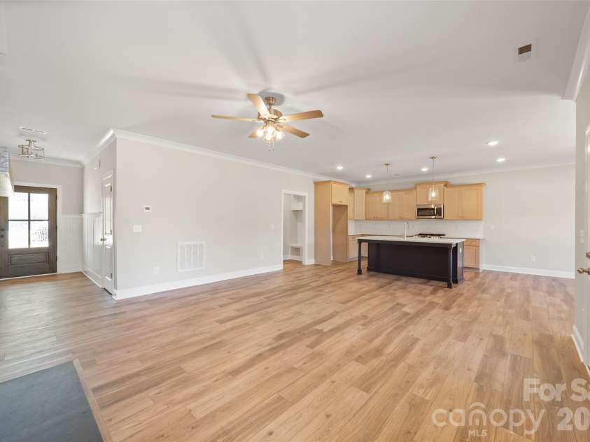 131 Canton Drive, Lexington, NC 27295.  MLS# CAR4438111, YatesRealty ID 58757. 