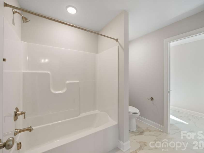 131 Canton Drive, Lexington, NC 27295.  MLS# CAR4438111, YatesRealty ID 58757. 