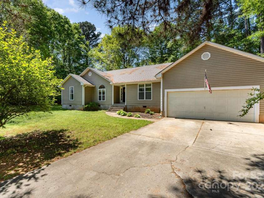 2014 Cardinal Loop, Stanley, NC 28164.  MLS# CAR4239450, YatesRealty ID 5876. 