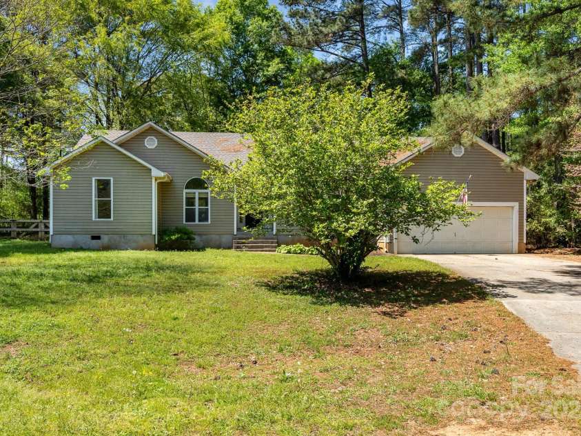 2014 Cardinal Loop, Stanley, NC 28164.  MLS# CAR4239450, YatesRealty ID 5876. 