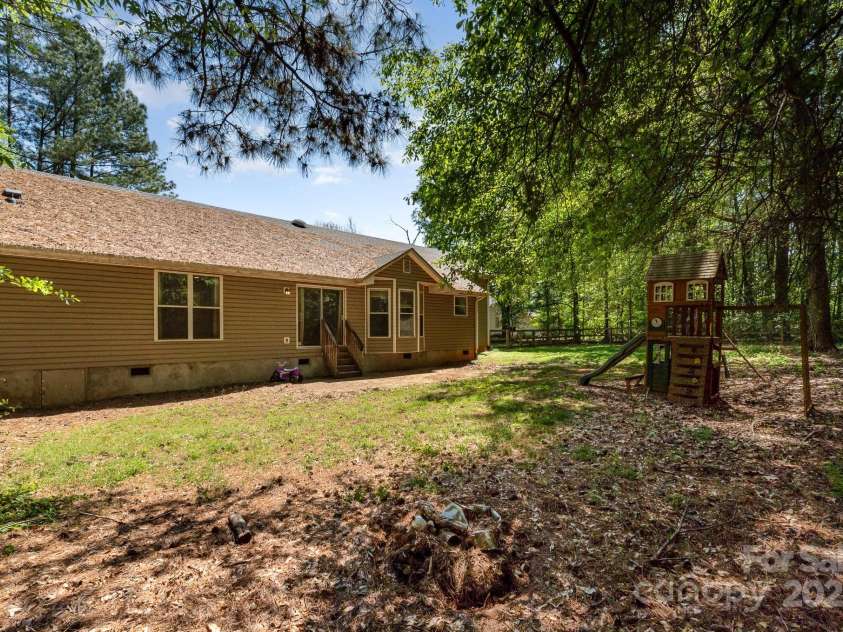 2014 Cardinal Loop, Stanley, NC 28164.  MLS# CAR4239450, YatesRealty ID 5876. 