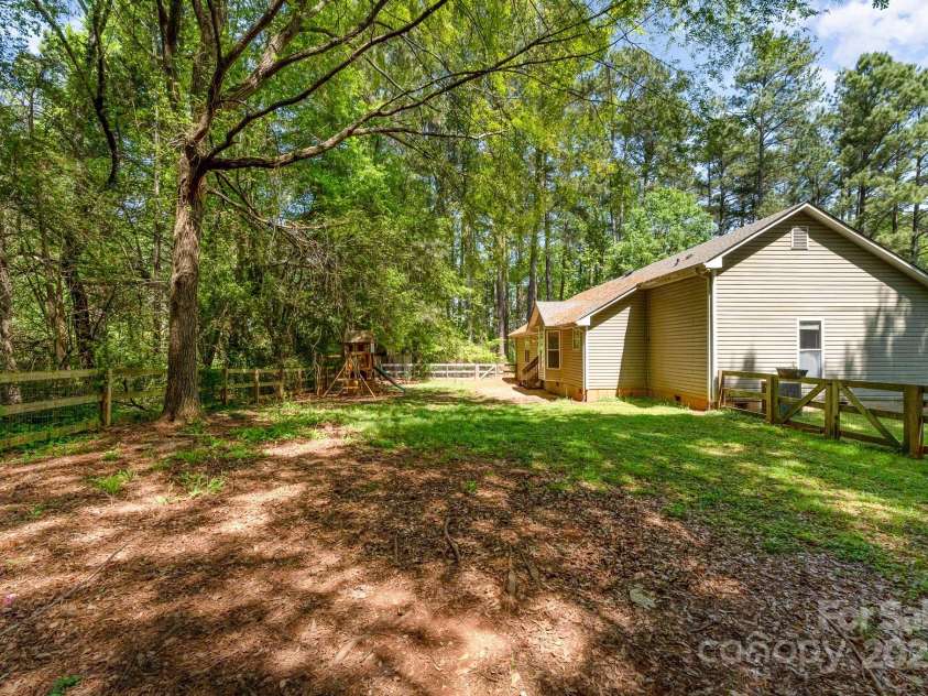2014 Cardinal Loop, Stanley, NC 28164.  MLS# CAR4239450, YatesRealty ID 5876. 
