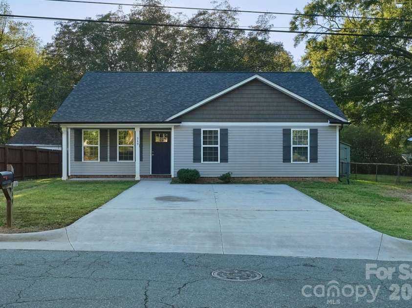 549 Gibson Drive, Concord, NC 28025.  MLS# CAR4436943, YatesRealty ID 58767. 