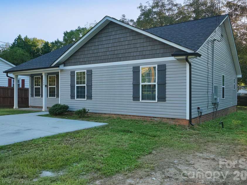 549 Gibson Drive, Concord, NC 28025.  MLS# CAR4436943, YatesRealty ID 58767. 