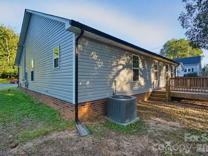 549 Gibson Drive, Concord, NC 28025.  MLS# CAR4436943, YatesRealty ID 58767. 