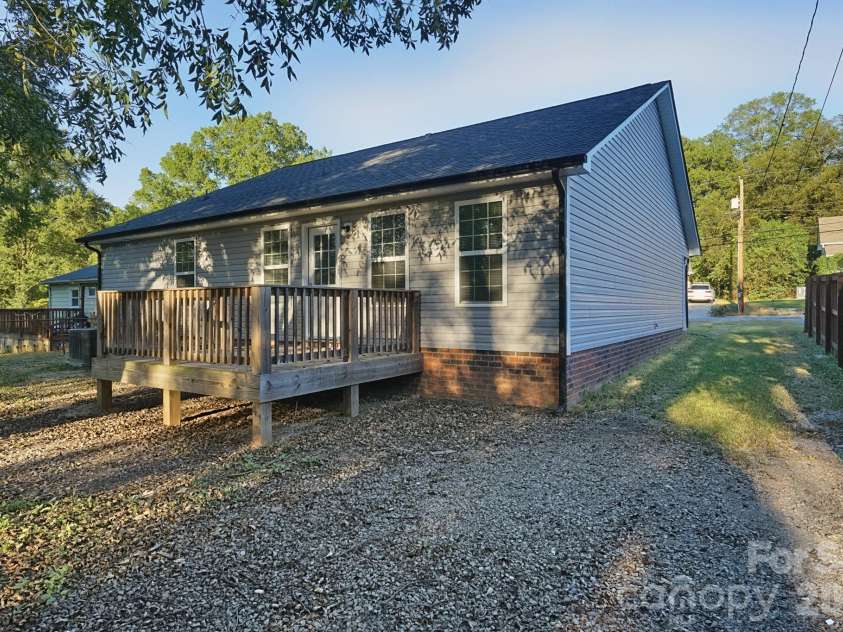 549 Gibson Drive, Concord, NC 28025.  MLS# CAR4436943, YatesRealty ID 58767. 