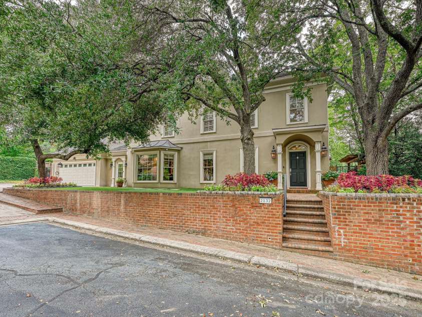 2132 Rolston Drive, Charlotte, NC 28207.  MLS# CAR4239386, YatesRealty ID 5877. 