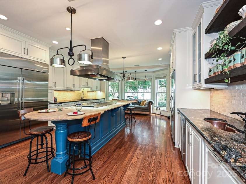 2132 Rolston Drive, Charlotte, NC 28207.  MLS# CAR4239386, YatesRealty ID 5877. 