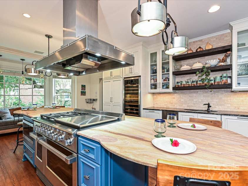 2132 Rolston Drive, Charlotte, NC 28207.  MLS# CAR4239386, YatesRealty ID 5877. 