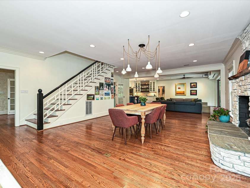 2132 Rolston Drive, Charlotte, NC 28207.  MLS# CAR4239386, YatesRealty ID 5877. 
