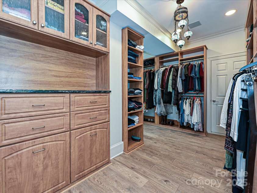 2132 Rolston Drive, Charlotte, NC 28207.  MLS# CAR4239386, YatesRealty ID 5877. 