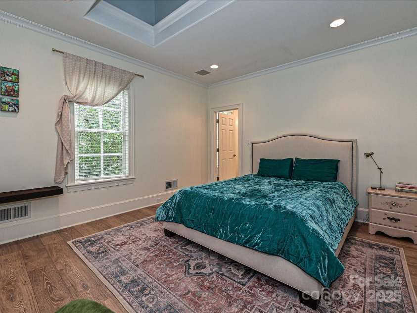 2132 Rolston Drive, Charlotte, NC 28207.  MLS# CAR4239386, YatesRealty ID 5877. 