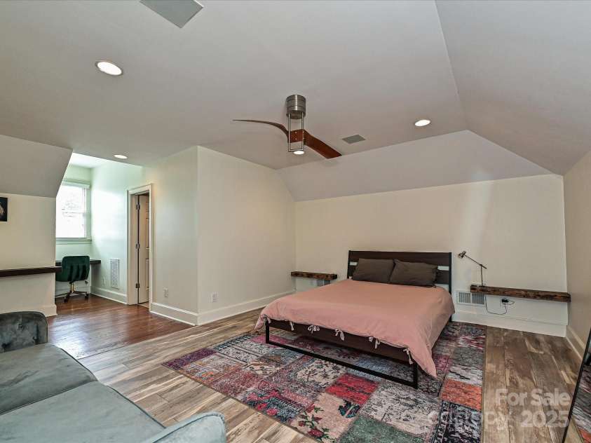 2132 Rolston Drive, Charlotte, NC 28207.  MLS# CAR4239386, YatesRealty ID 5877. 