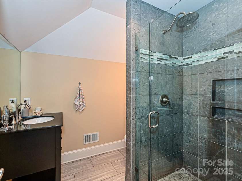 2132 Rolston Drive, Charlotte, NC 28207.  MLS# CAR4239386, YatesRealty ID 5877. 