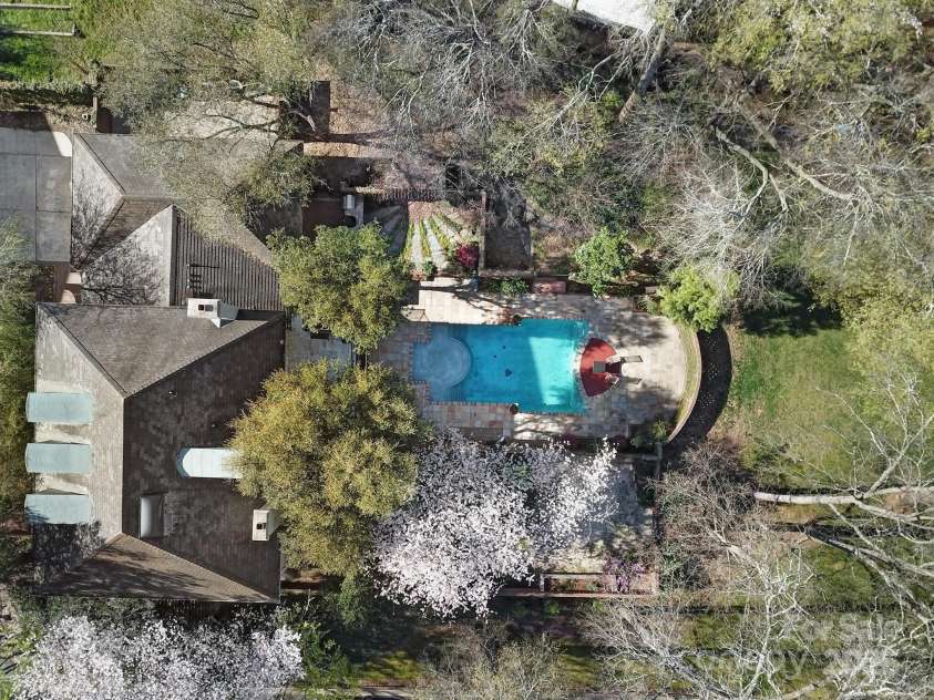 2132 Rolston Drive, Charlotte, NC 28207.  MLS# CAR4239386, YatesRealty ID 5877. 