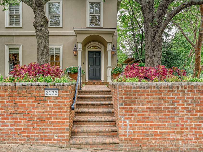 2132 Rolston Drive, Charlotte, NC 28207.  MLS# CAR4239386, YatesRealty ID 5877. 