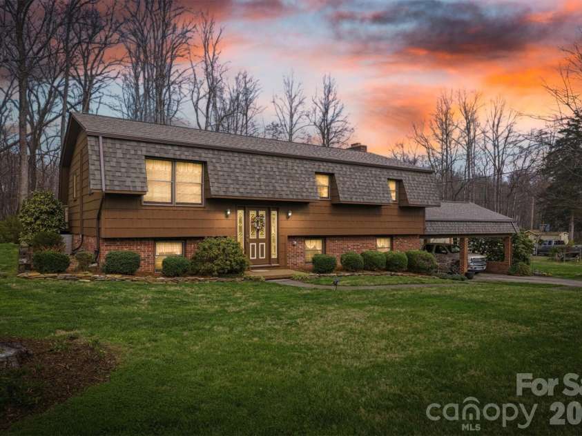 2480 Sweetbriar Circle, Lenoir, NC 28645.  MLS# CAR4350461, YatesRealty ID 5877. 