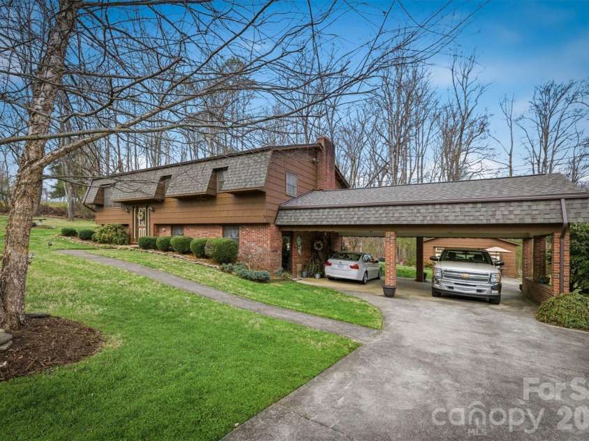 2480 Sweetbriar Circle, Lenoir, NC 28645.  MLS# CAR4350461, YatesRealty ID 5877. 