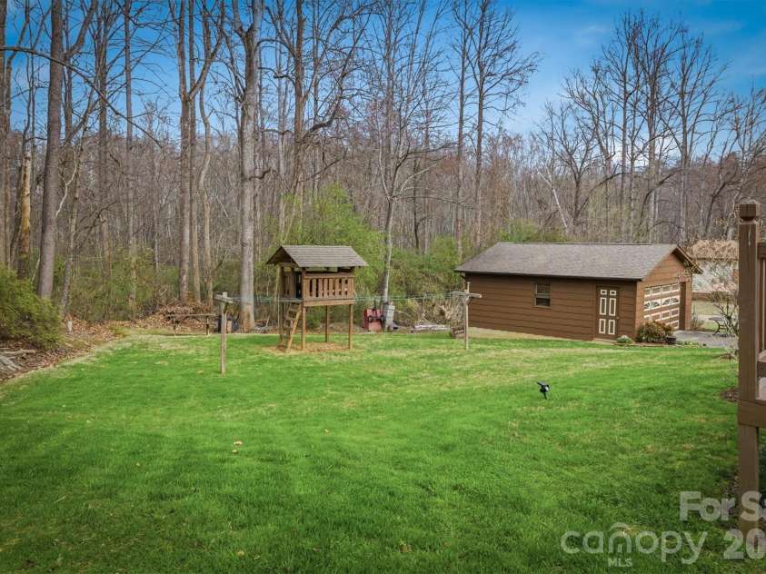 2480 Sweetbriar Circle, Lenoir, NC 28645.  MLS# CAR4350461, YatesRealty ID 5877. 