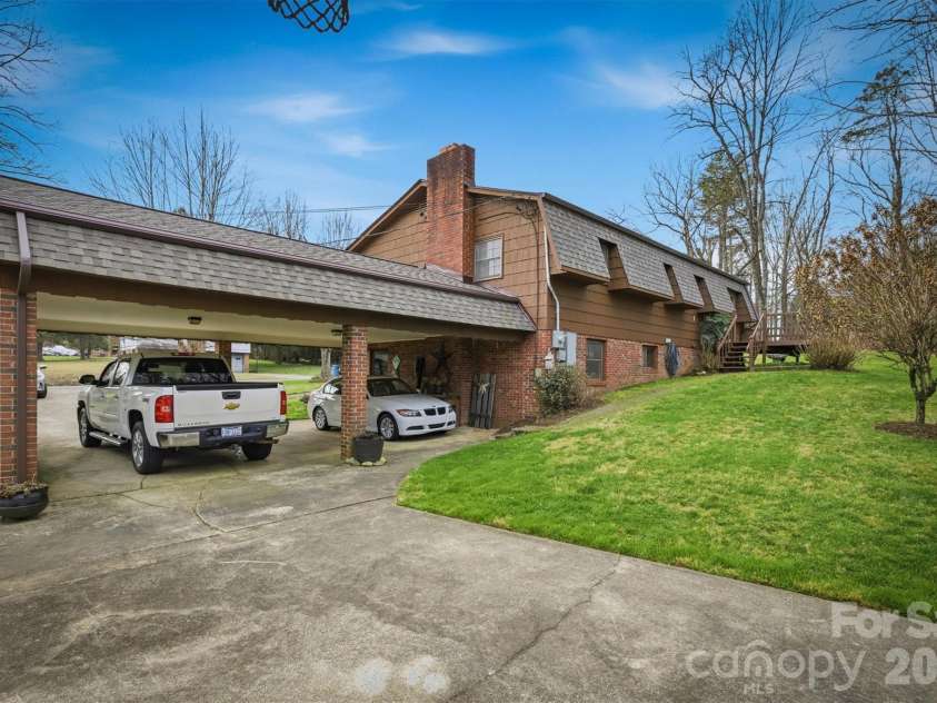 2480 Sweetbriar Circle, Lenoir, NC 28645.  MLS# CAR4350461, YatesRealty ID 5877. 