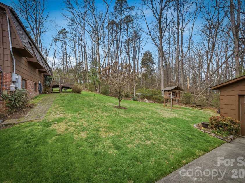 2480 Sweetbriar Circle, Lenoir, NC 28645.  MLS# CAR4350461, YatesRealty ID 5877. 