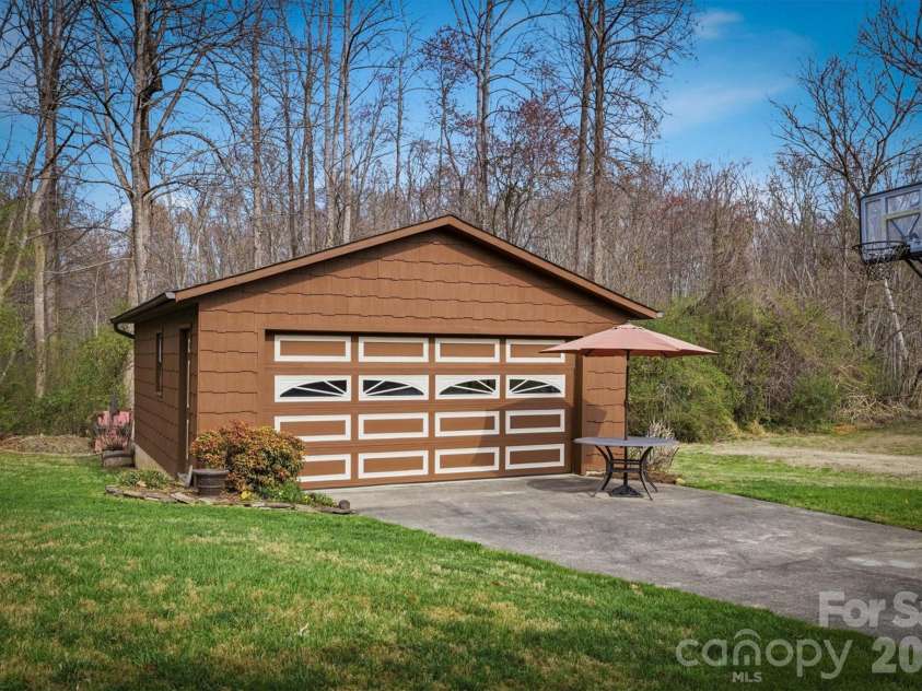 2480 Sweetbriar Circle, Lenoir, NC 28645.  MLS# CAR4350461, YatesRealty ID 5877. 