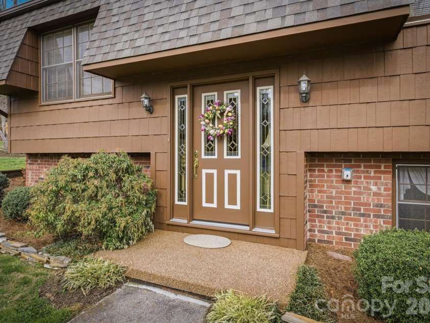 2480 Sweetbriar Circle, Lenoir, NC 28645.  MLS# CAR4350461, YatesRealty ID 5877. 