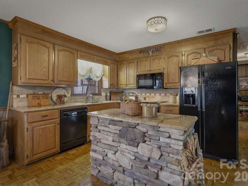 2480 Sweetbriar Circle, Lenoir, NC 28645.  MLS# CAR4350461, YatesRealty ID 5877. 