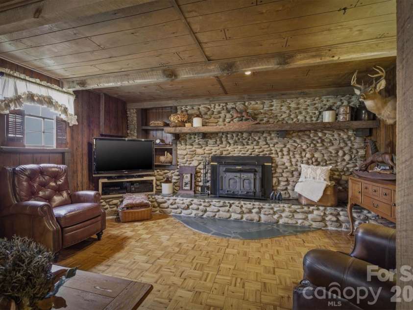 2480 Sweetbriar Circle, Lenoir, NC 28645.  MLS# CAR4350461, YatesRealty ID 5877. 