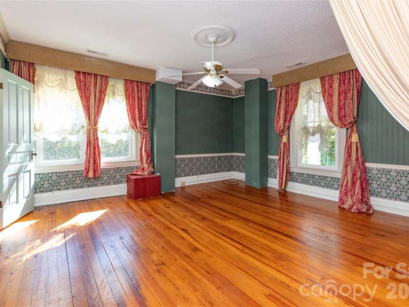 10 Best Life Lane, Brevard, NC 28712.  MLS# CAR4437749, YatesRealty ID 58772. Primary Bedroom
