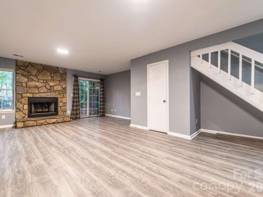 6418 Windsor Gate Lane, Charlotte, NC 28215.  MLS# CAR4438202, YatesRealty ID 58776. 