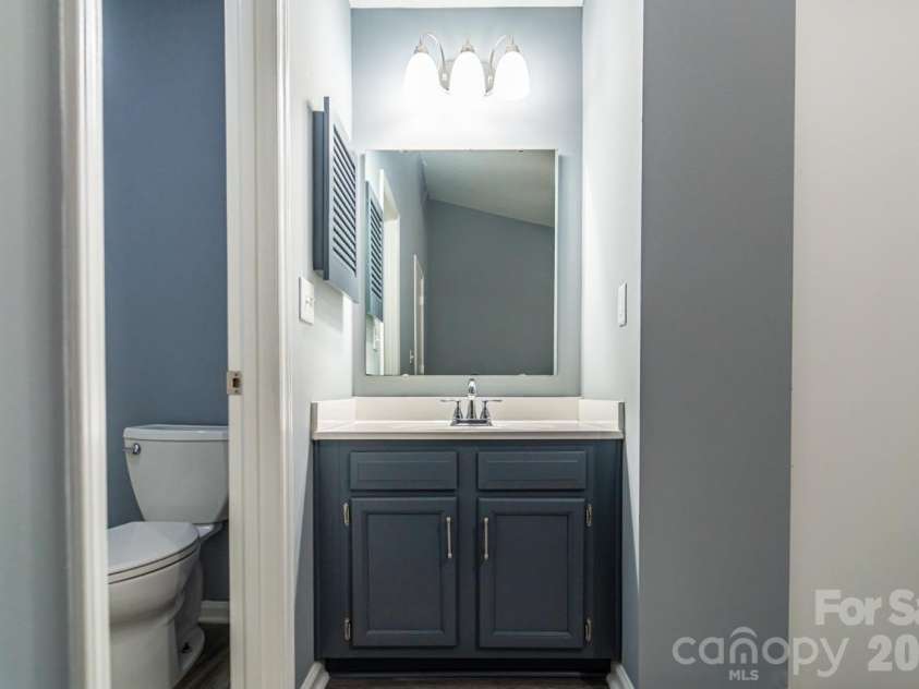 6418 Windsor Gate Lane, Charlotte, NC 28215.  MLS# CAR4438202, YatesRealty ID 58776. 