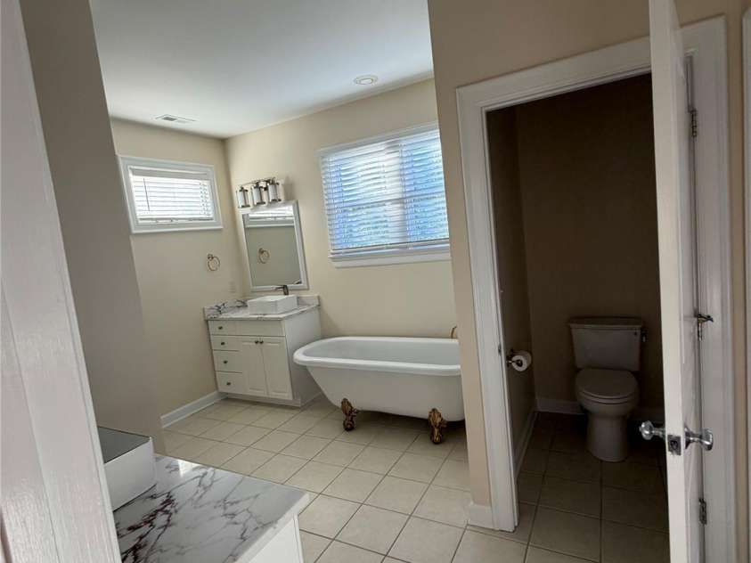 4095 Principal Circle, Conover, NC 28613.  MLS# CAR4436545, YatesRealty ID 58777. Primary bath