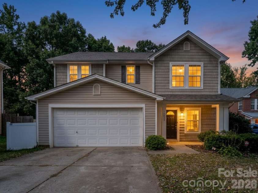 14033 Pinyon Pine Lane, Charlotte, NC 28215.  MLS# CAR4435831, YatesRealty ID 58782. 