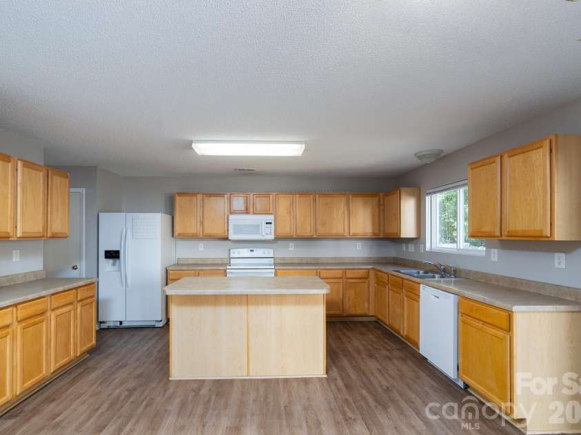 14033 Pinyon Pine Lane, Charlotte, NC 28215.  MLS# CAR4435831, YatesRealty ID 58782. 