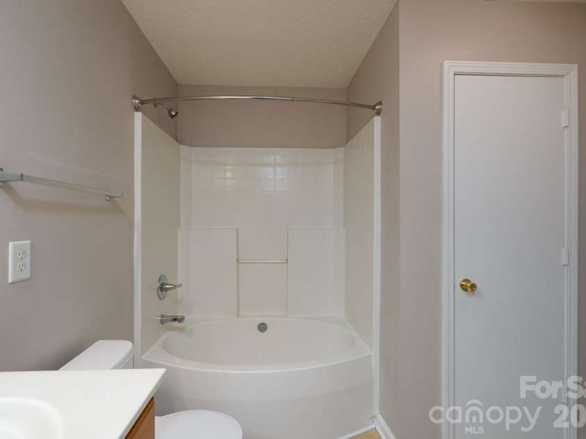 14033 Pinyon Pine Lane, Charlotte, NC 28215.  MLS# CAR4435831, YatesRealty ID 58782. 