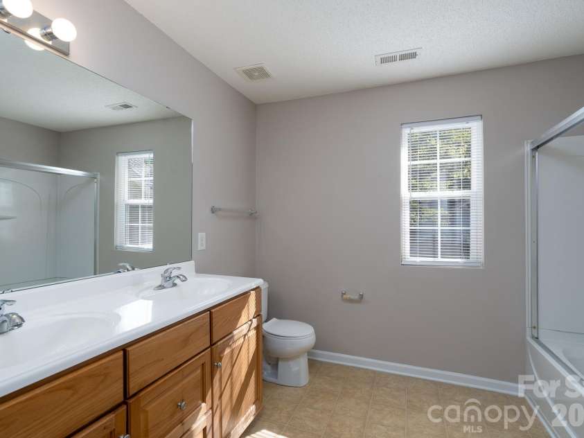 14033 Pinyon Pine Lane, Charlotte, NC 28215.  MLS# CAR4435831, YatesRealty ID 58782. 