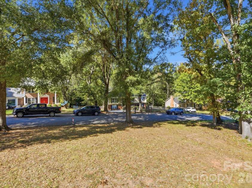 8118 Cliffside Drive, Charlotte, NC 28270.  MLS# CAR4436889, YatesRealty ID 58783. 